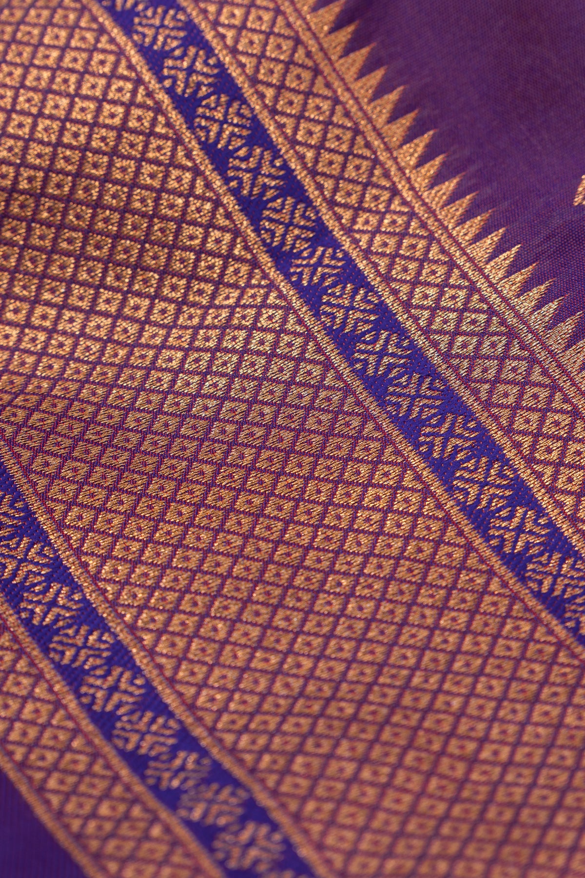 Wine Apurva Silk Paithani Saree with Meena butti, gold zari and Ṣaṭmayūrapallu
