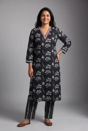 Black Mandārah Pant Set with threadwork stripes