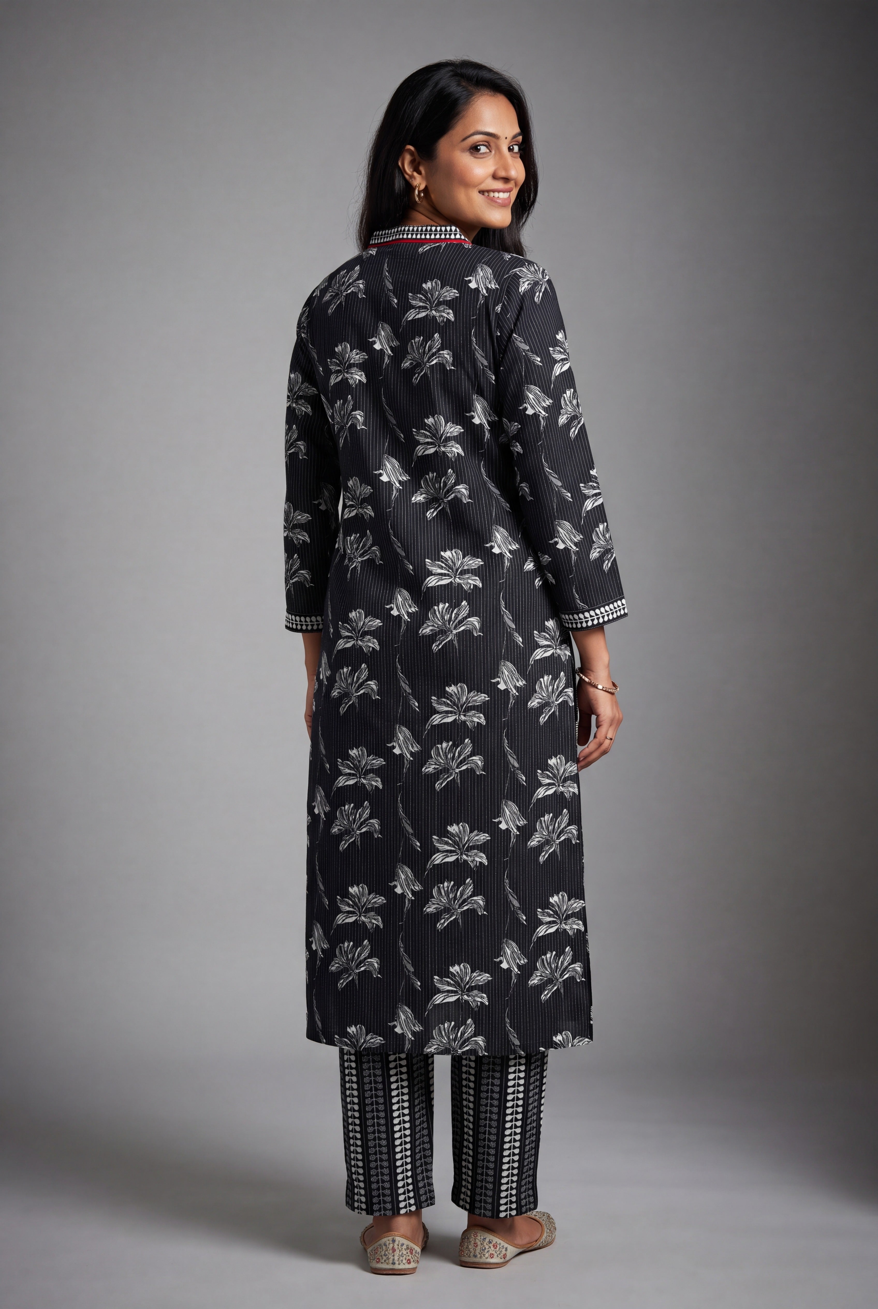 Black Mandārah Pant Set with threadwork stripes