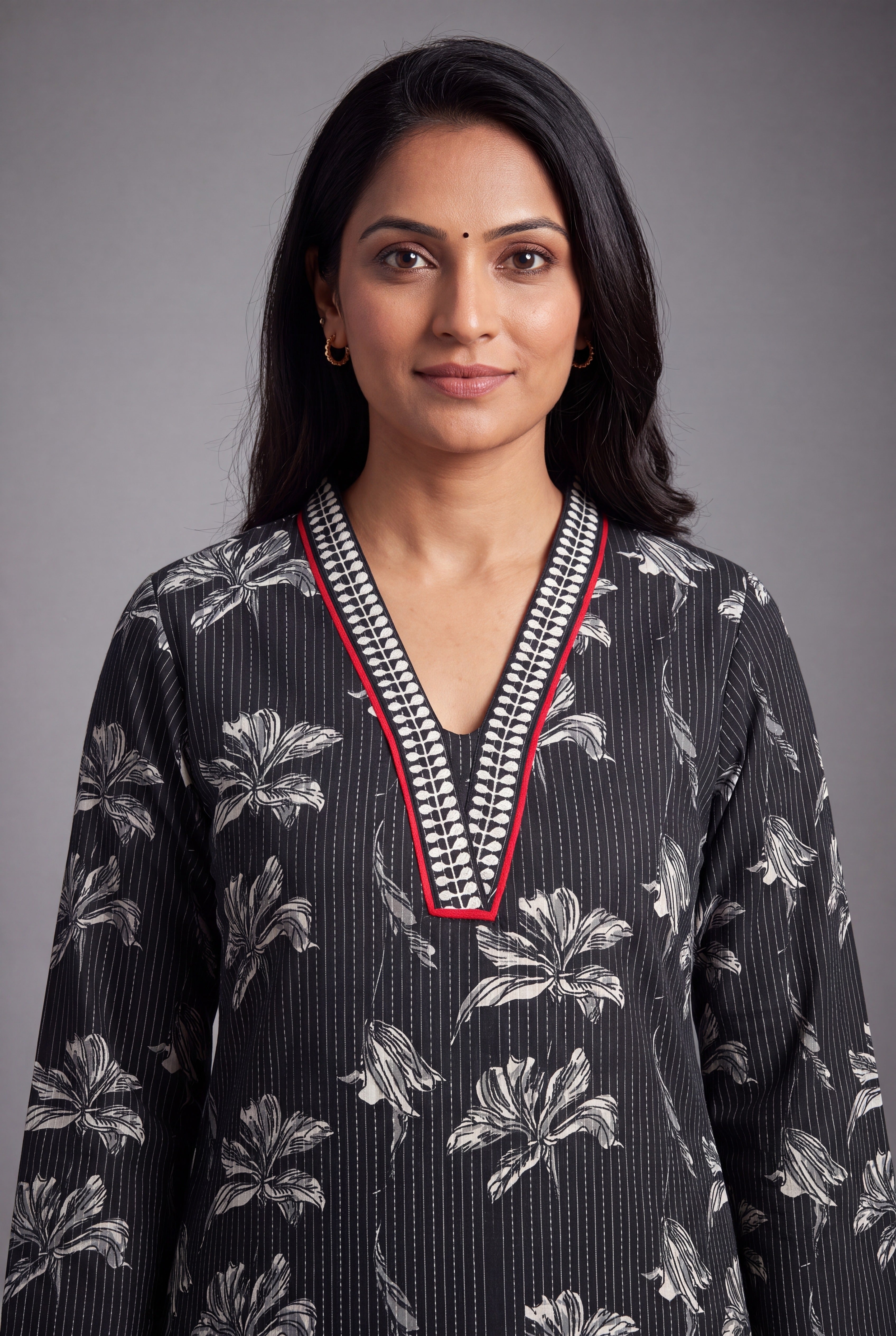 Black Mandārah Pant Set with threadwork stripes