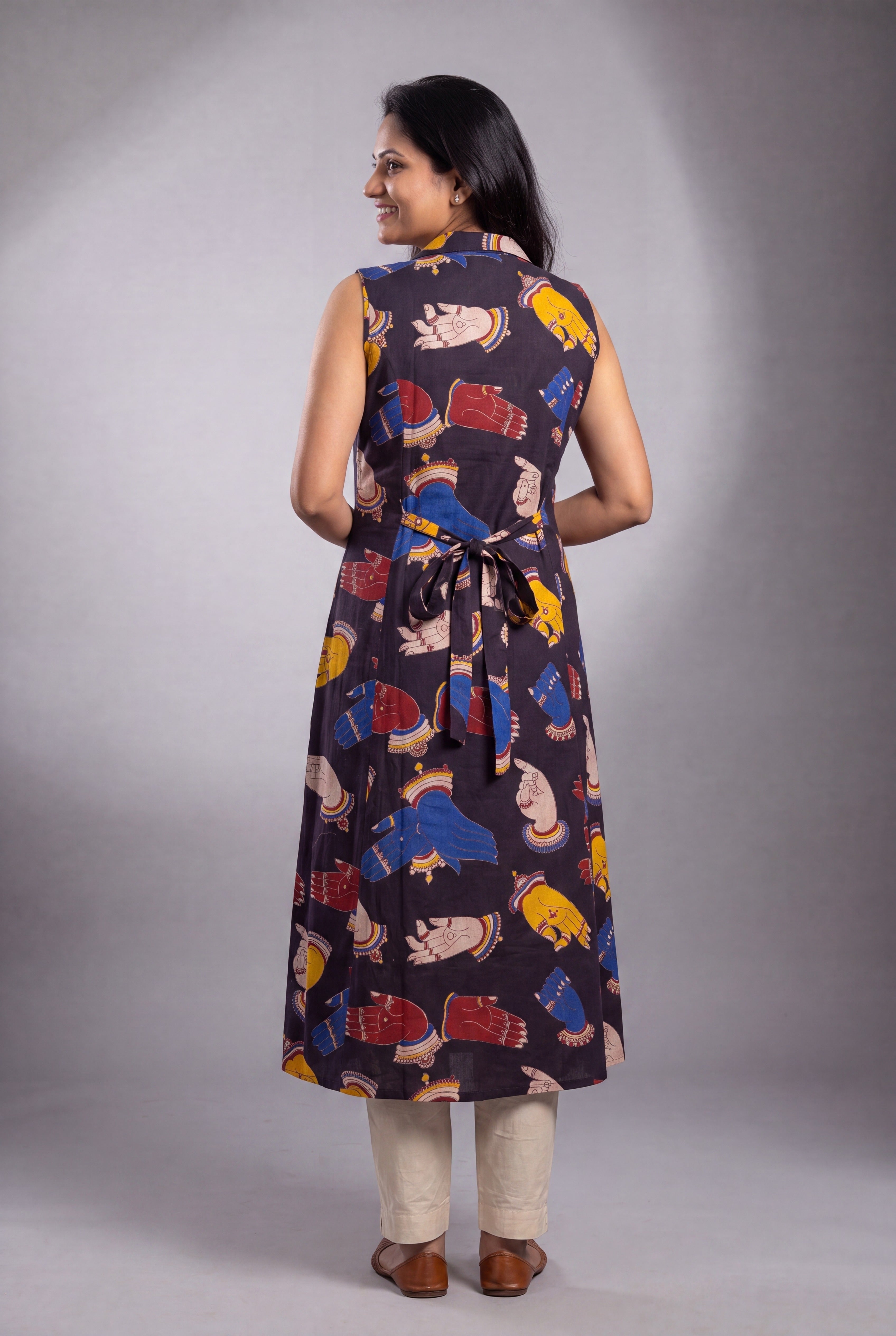 Charcoal Sukumāra Kurti with Hasta print