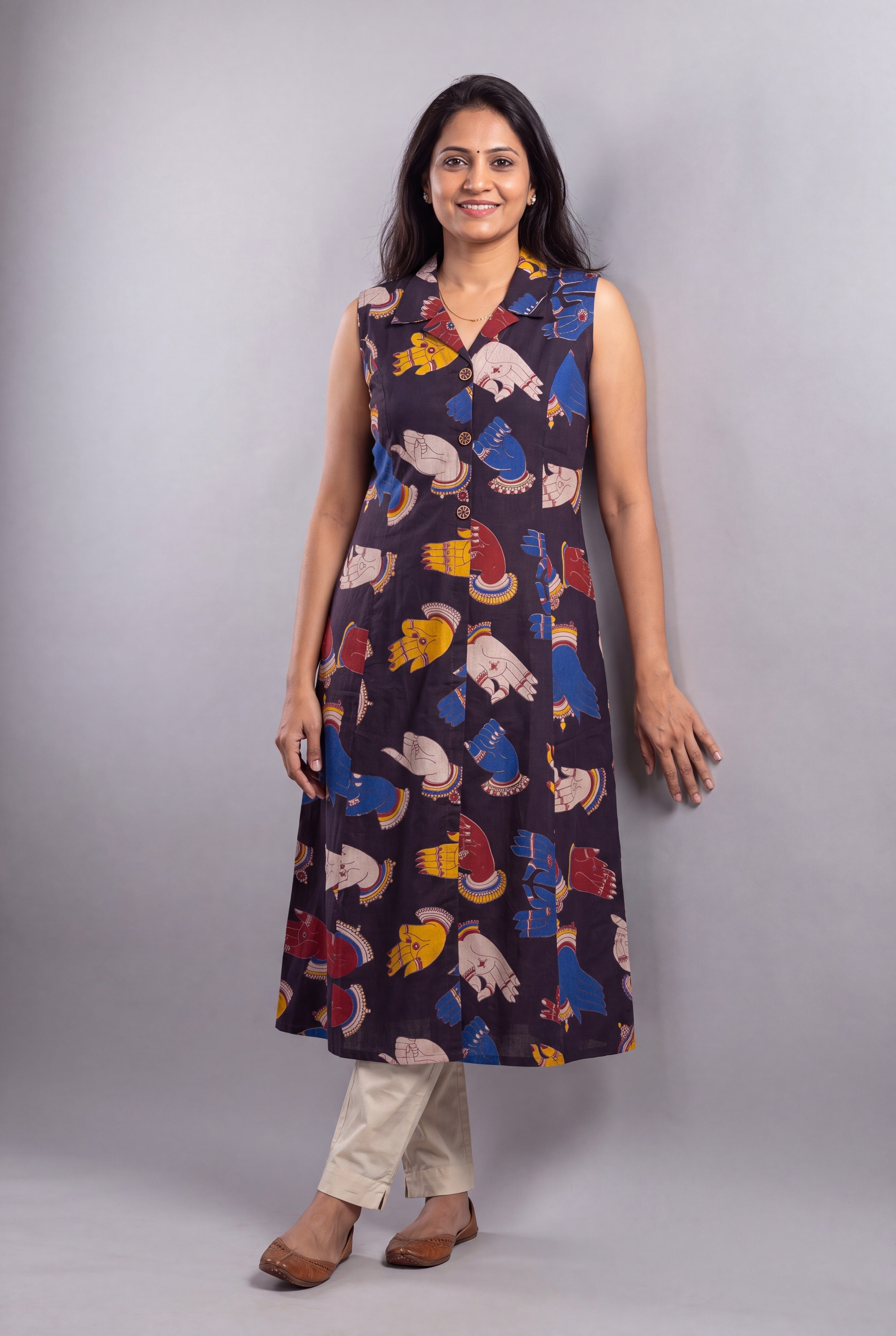 Charcoal Sukumāra Kurti with Hasta print