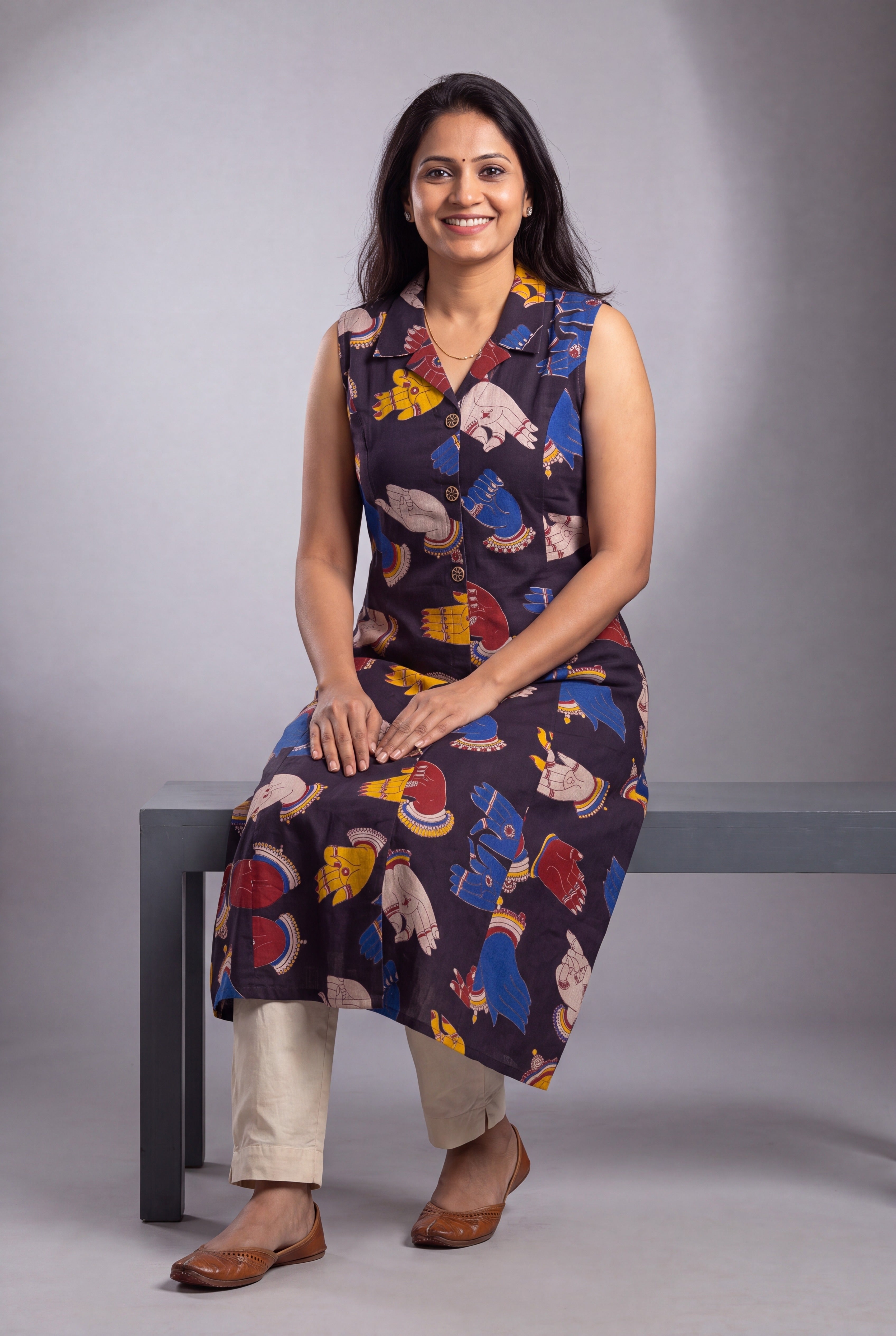 Charcoal Sukumāra Kurti with Hasta print
