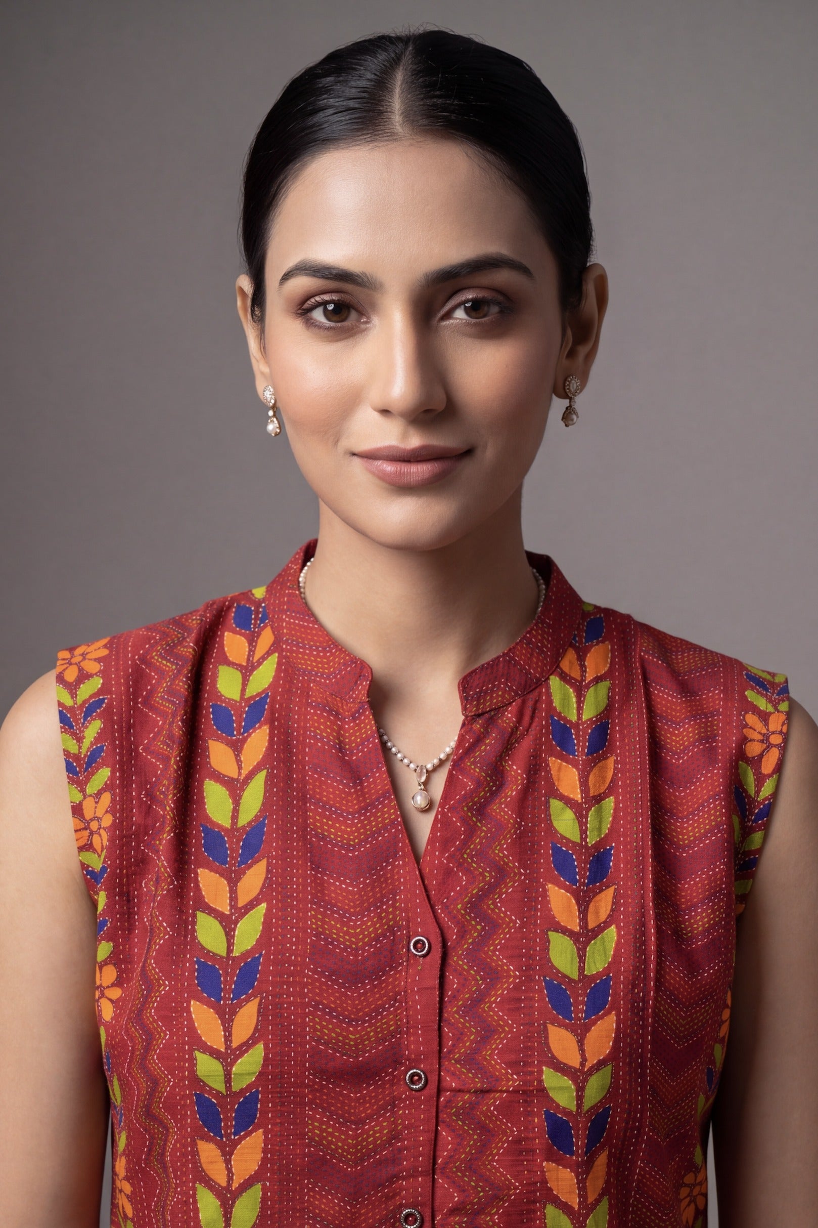 Cherry Red Ākṛti Kurti with Geometric Leaf print