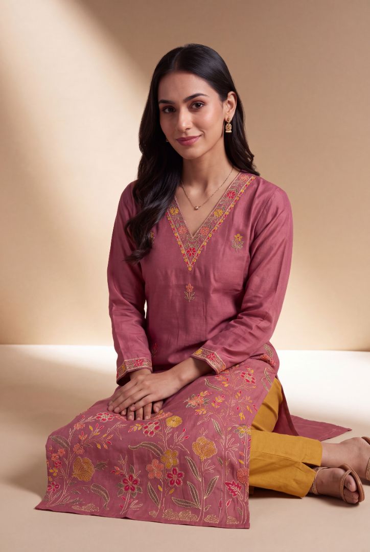 Rose Pink Trivarṇa Kusuma Kurti with Floral threadwork