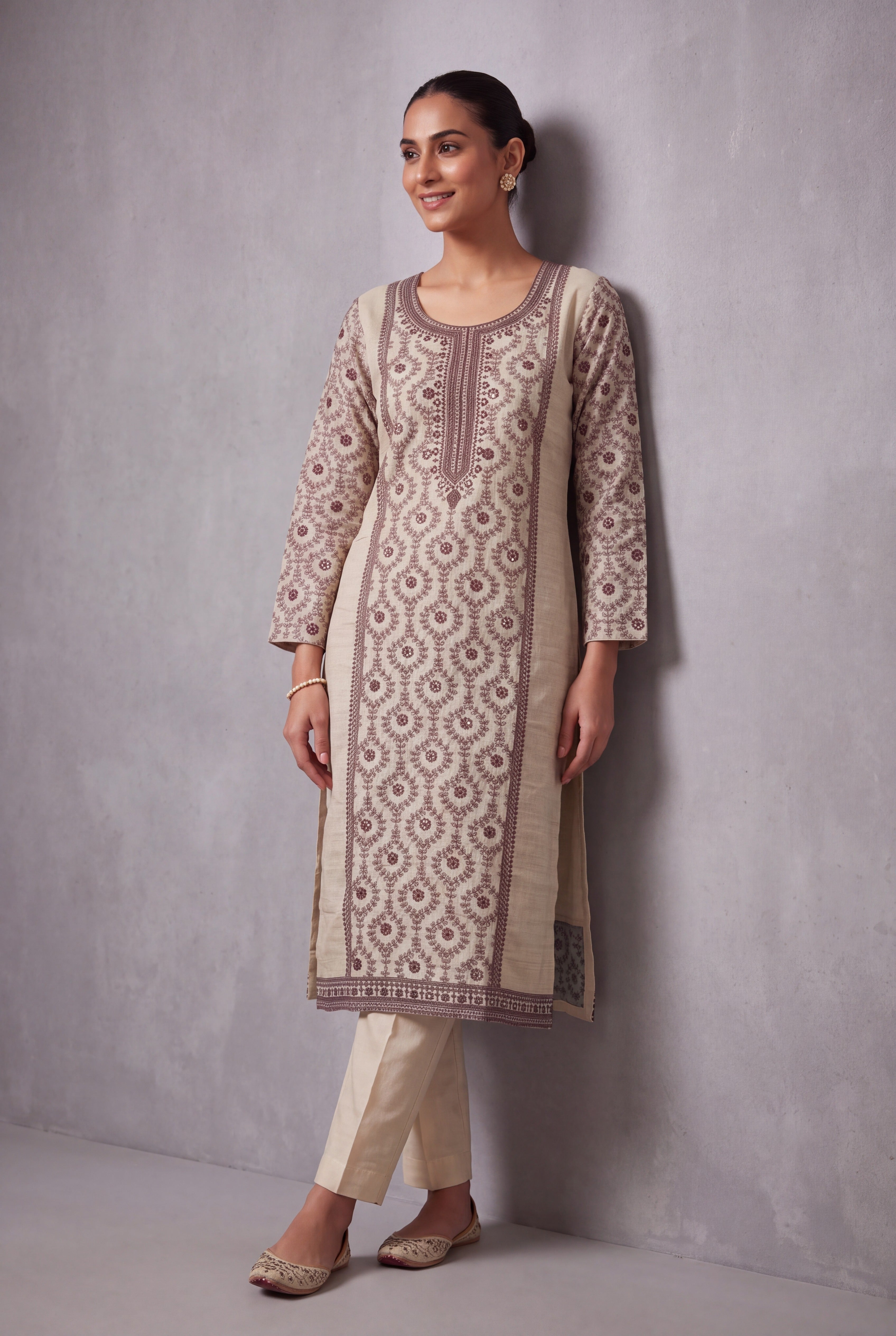 Cream Ārāma Kurti with Brown Jaal threadwork