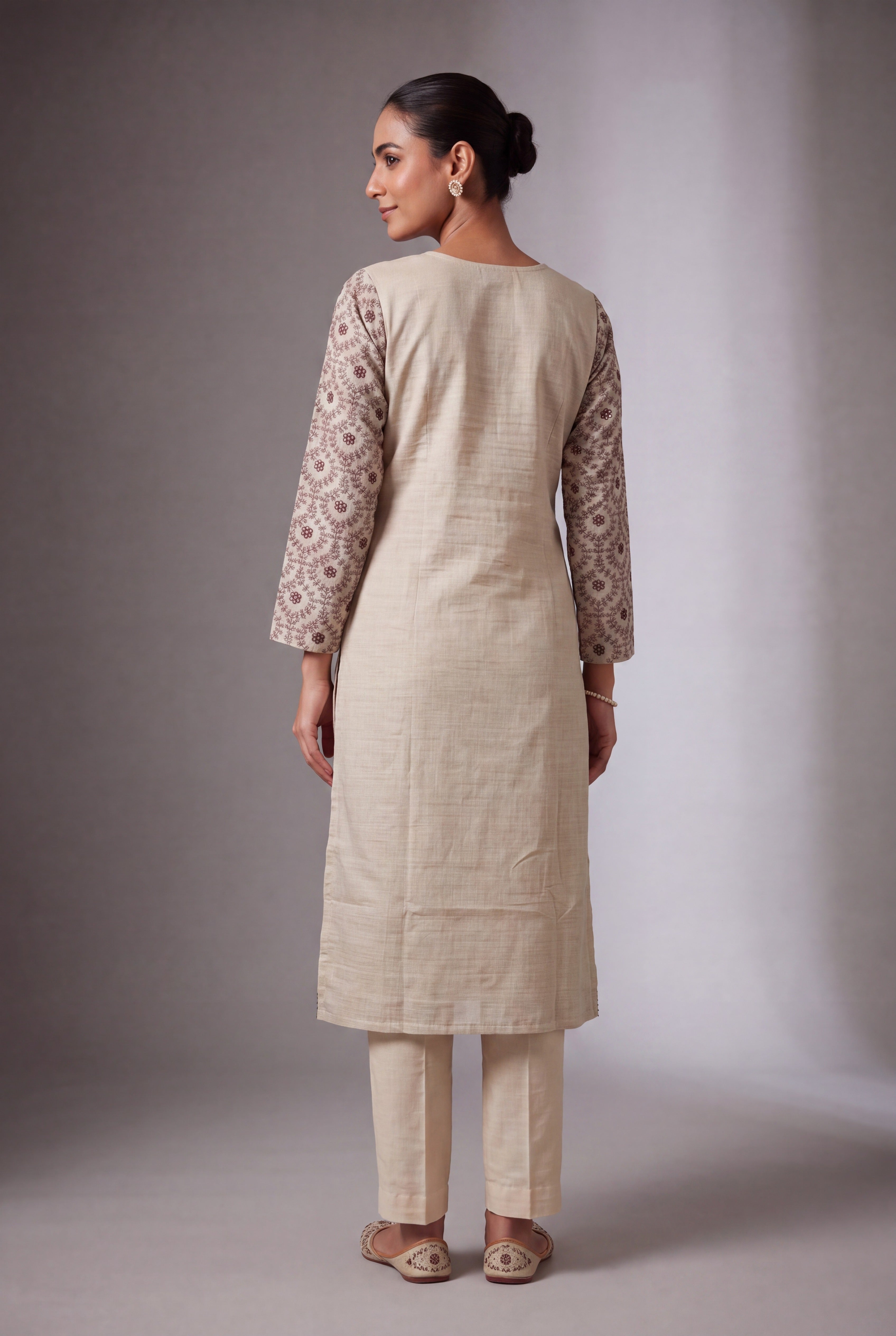Cream Ārāma Kurti with Brown Jaal threadwork