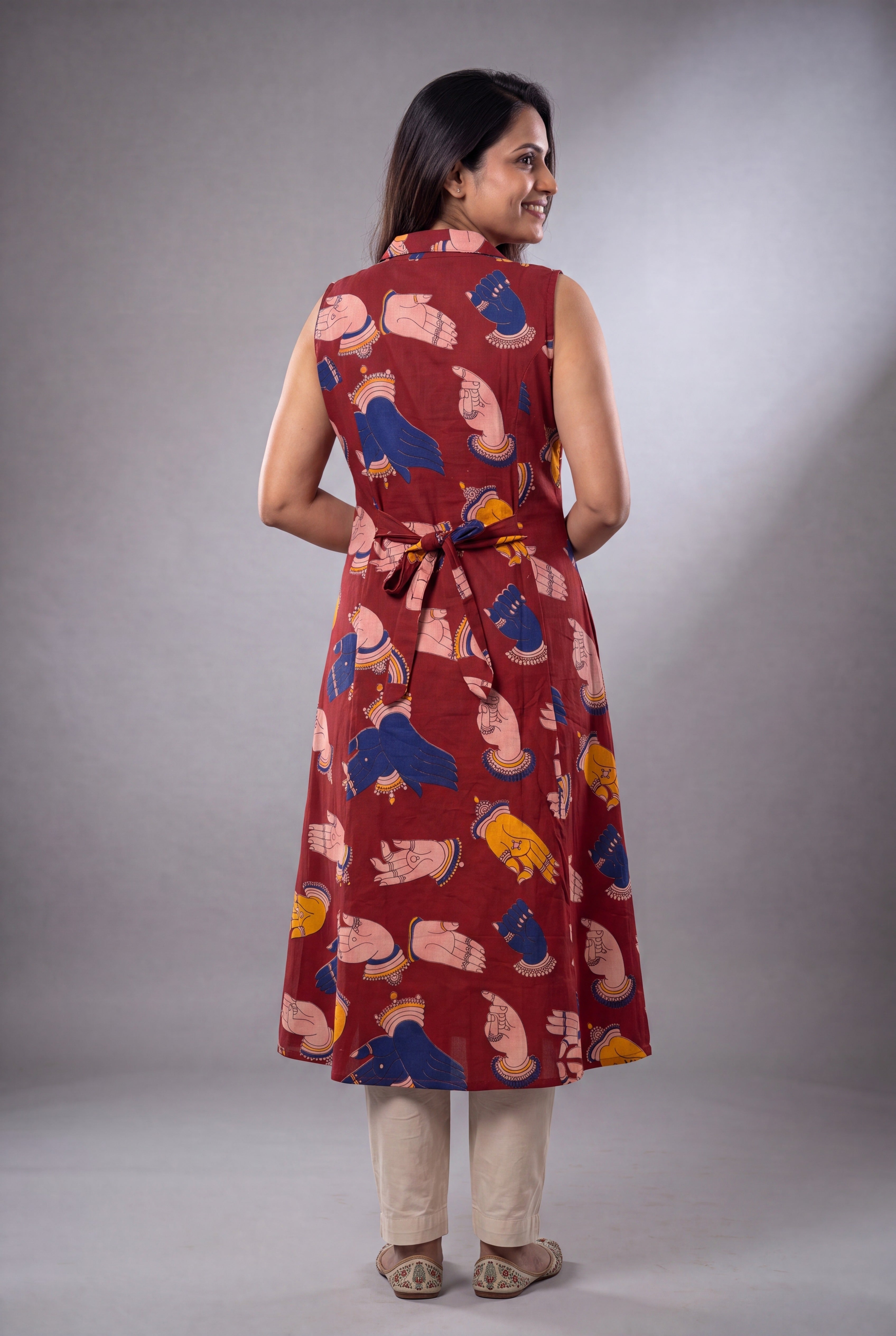 Crimson Red Sukumāra Kurti with Hasta print