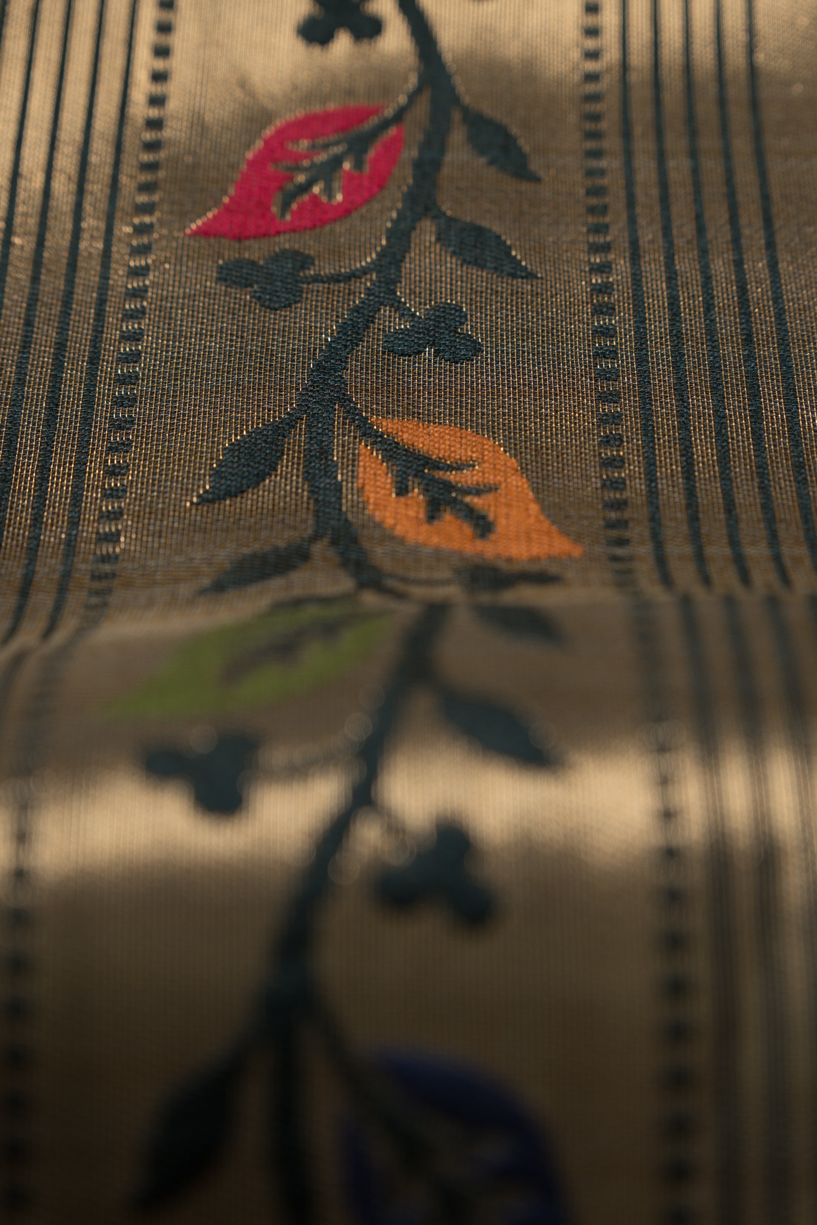 Forest Green Linen Paithani with Vriksh Pallu and contrast Dark Green blouse