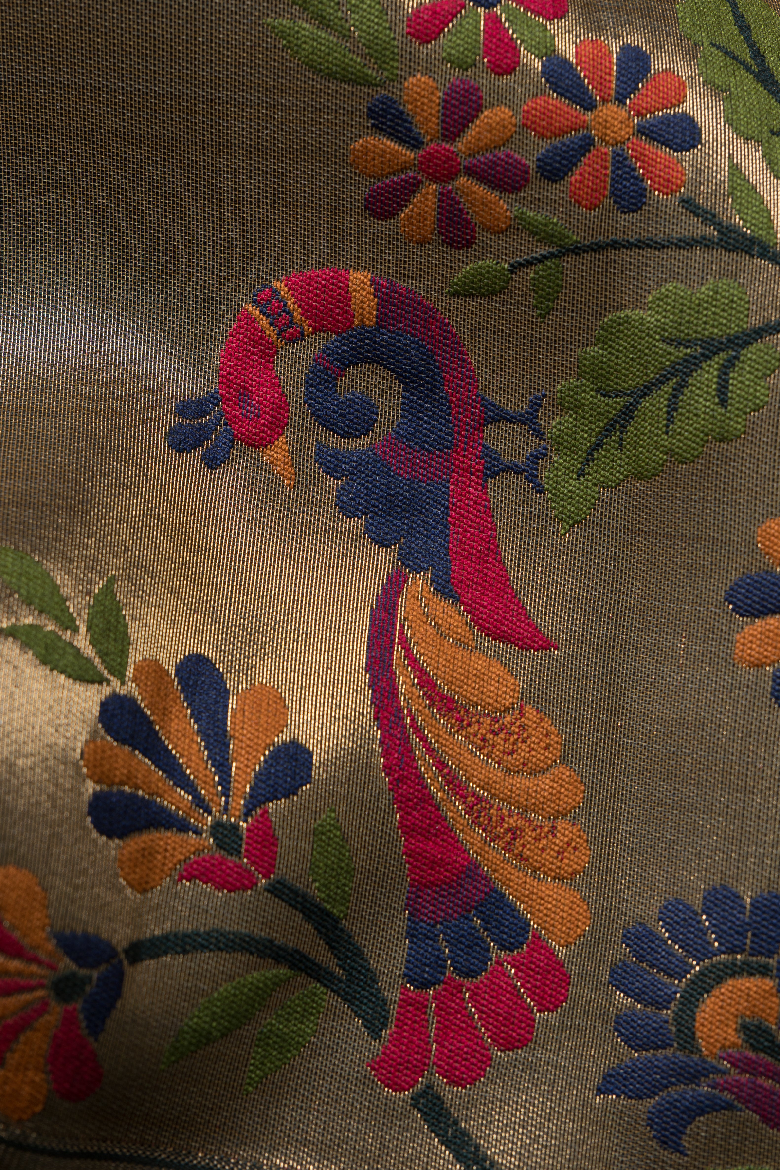 Forest Green Linen Paithani with Vriksh Pallu and contrast Dark Green blouse