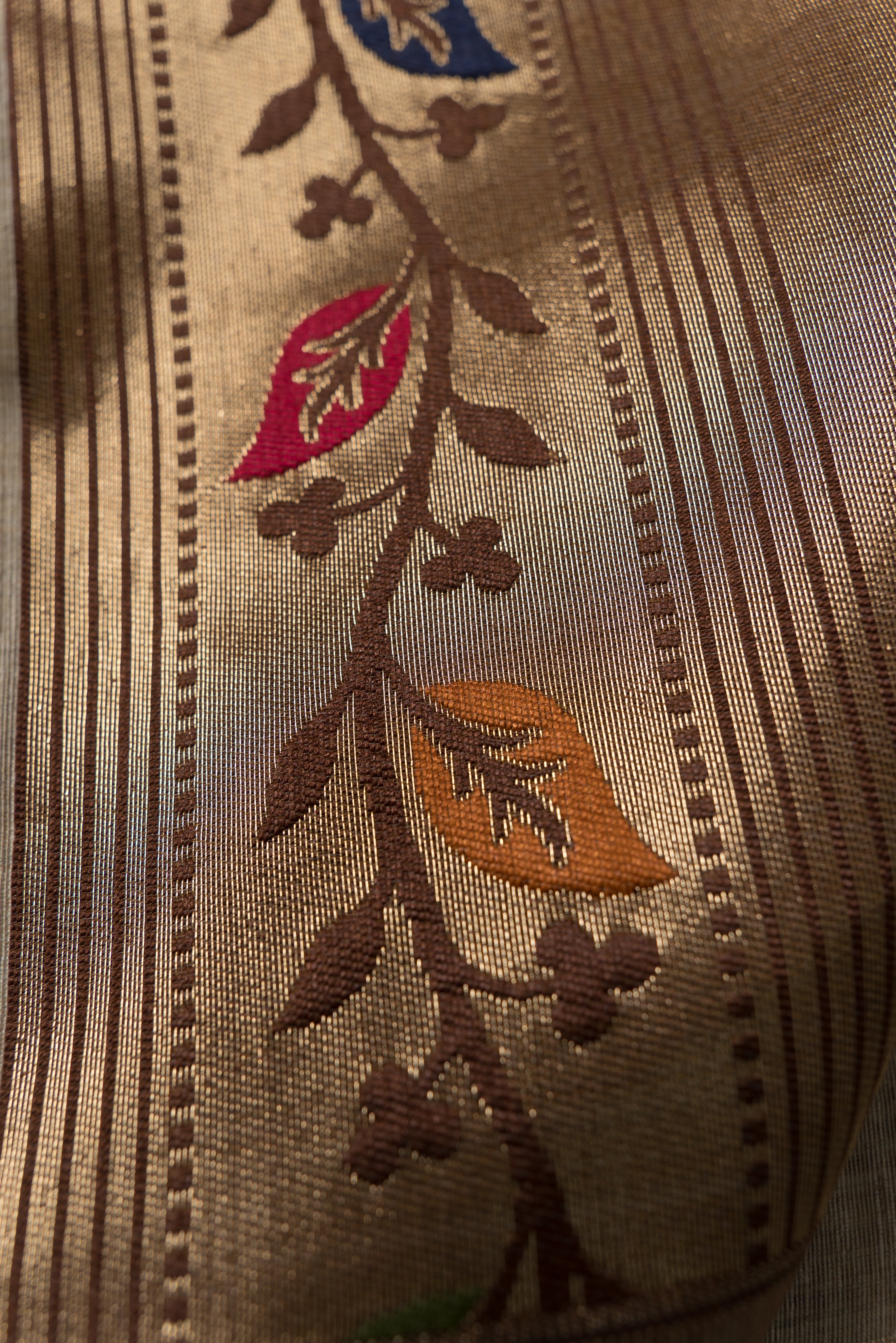 Cream Linen Paithani with Vriksh Pallu and contrast Coffee blouse
