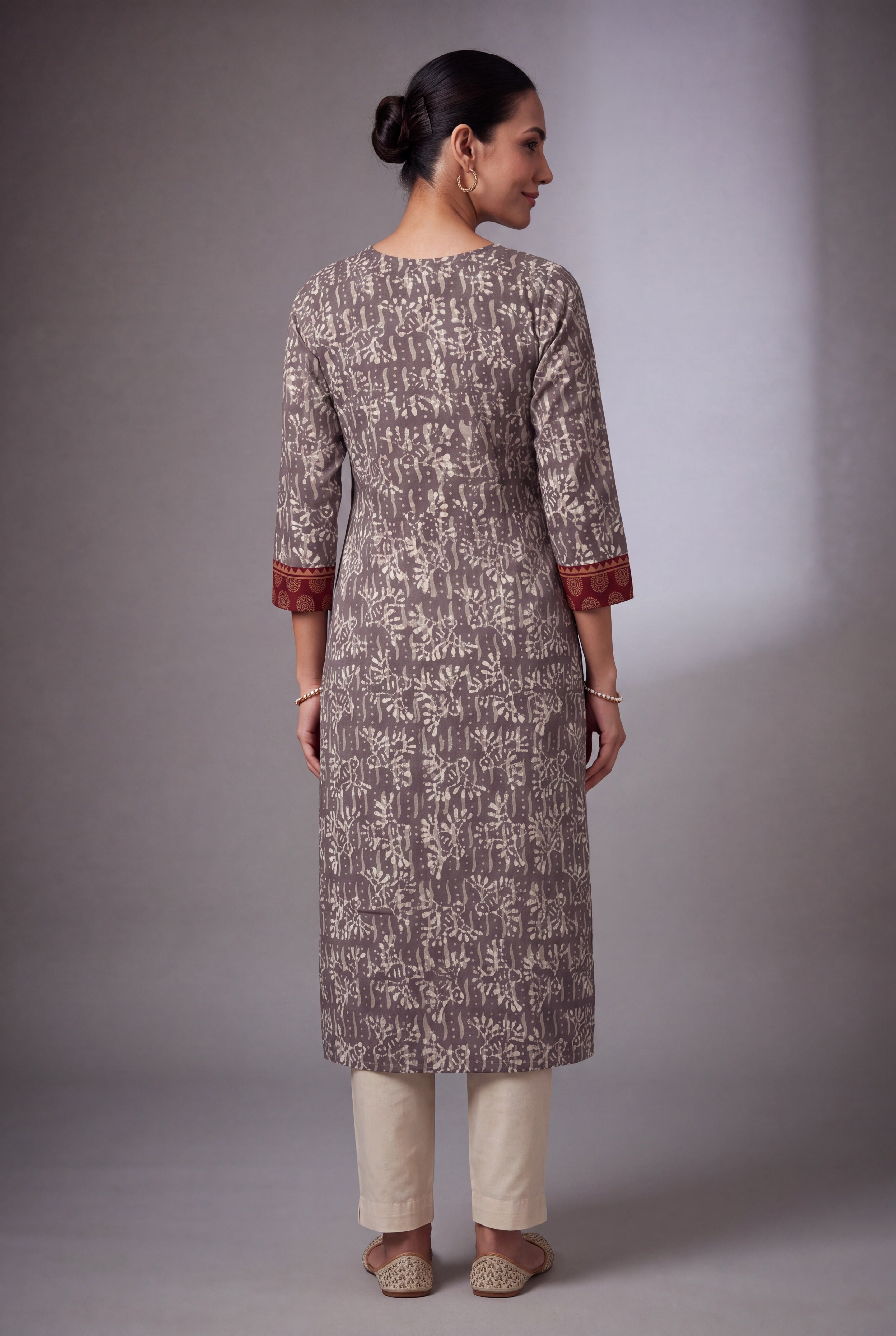 Grey Śilāmayī Kurti with Ajrakh Print and Floral body