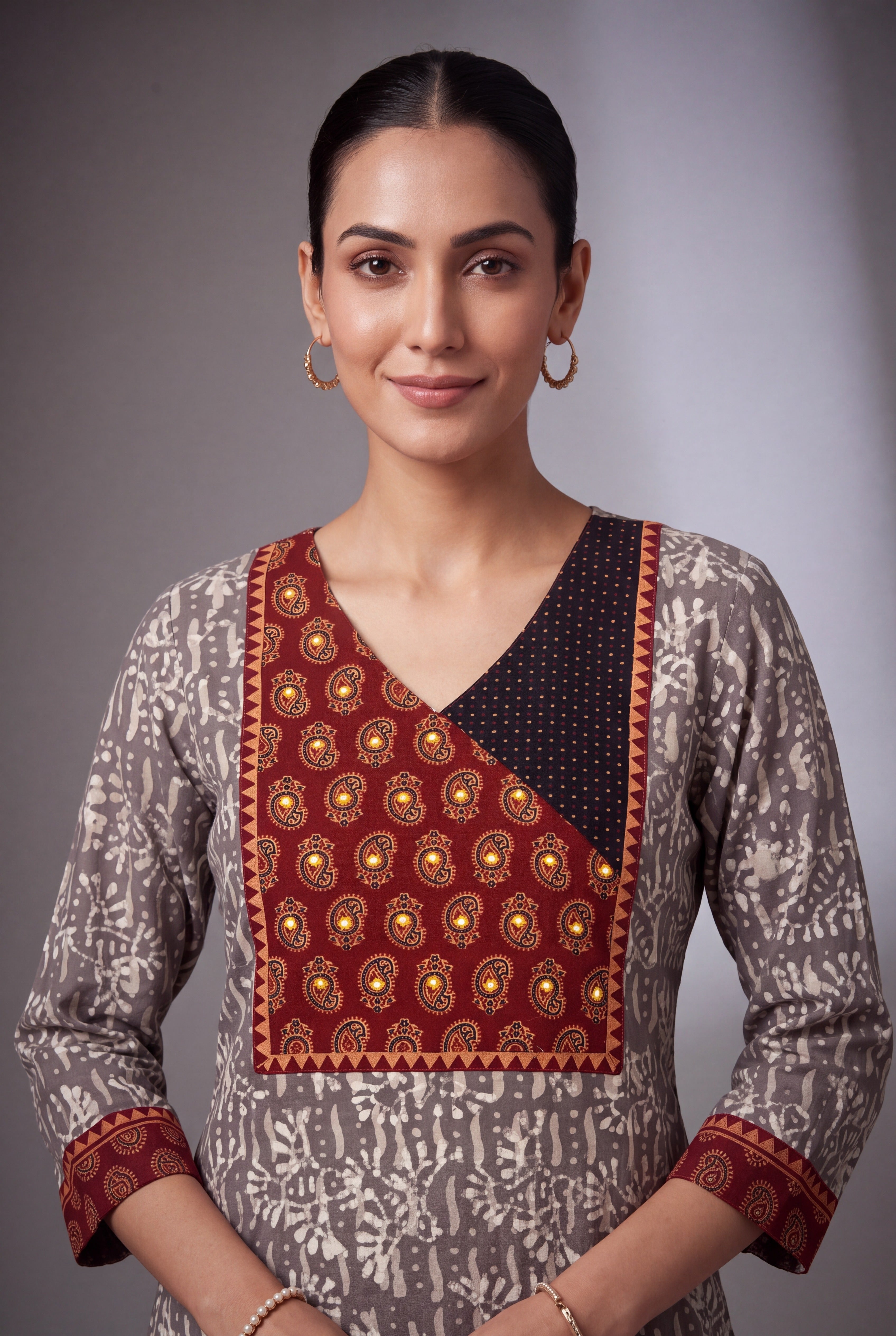 Grey Śilāmayī Kurti with Ajrakh Print and Floral body