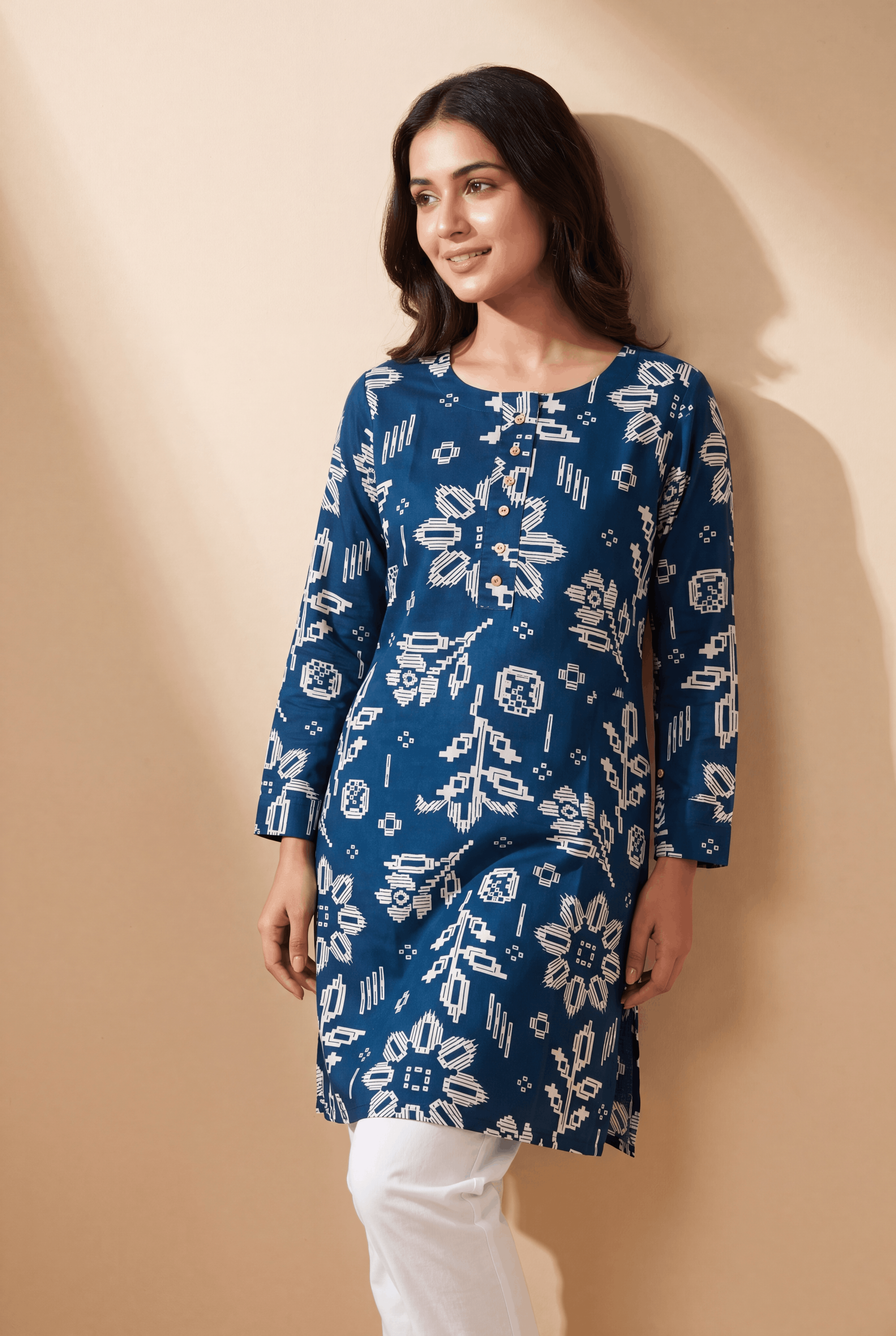 Blue Neelambra Kurti with Vaidehi Geometric Print