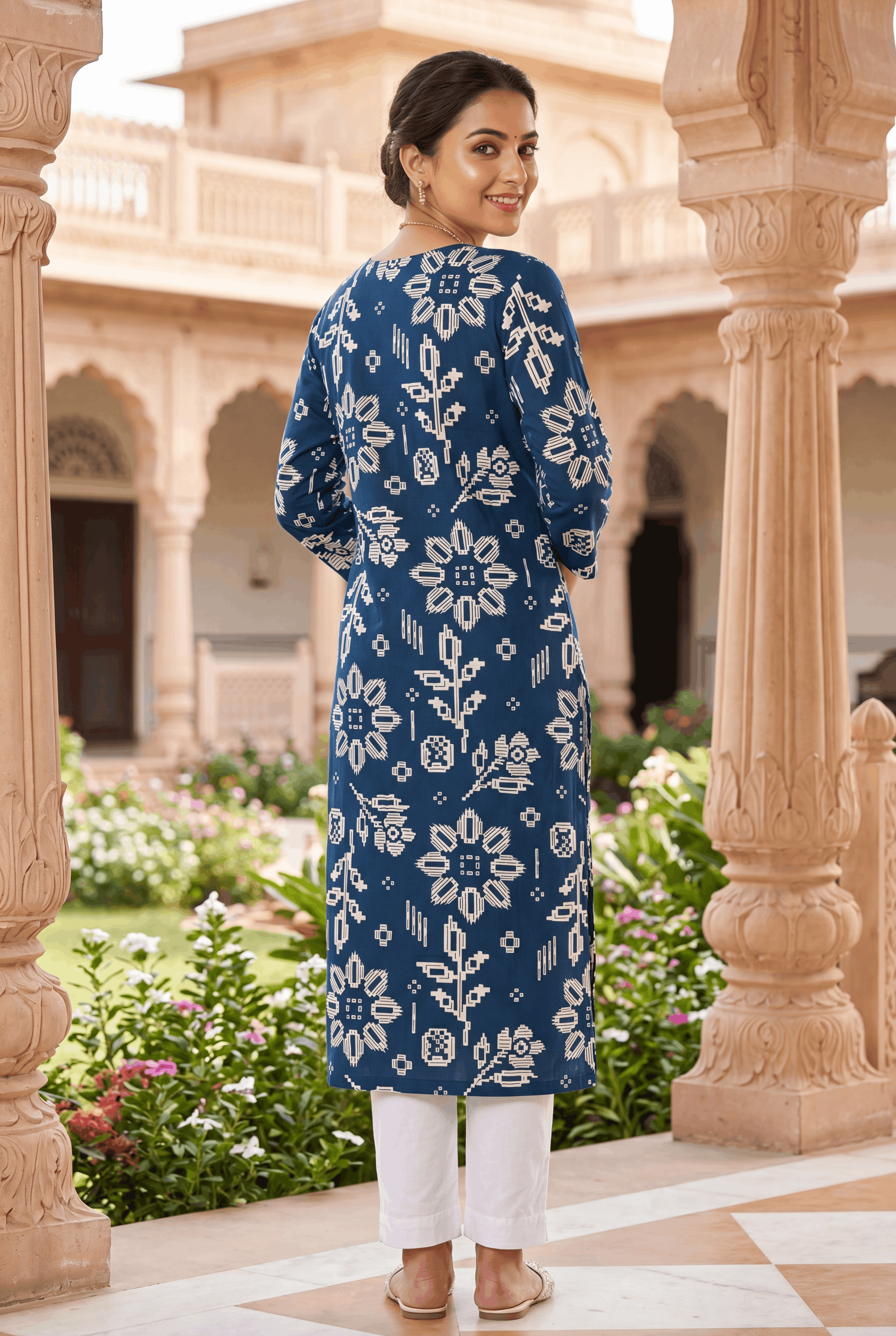 Blue Neelambra Kurti with Vaidehi Geometric Print