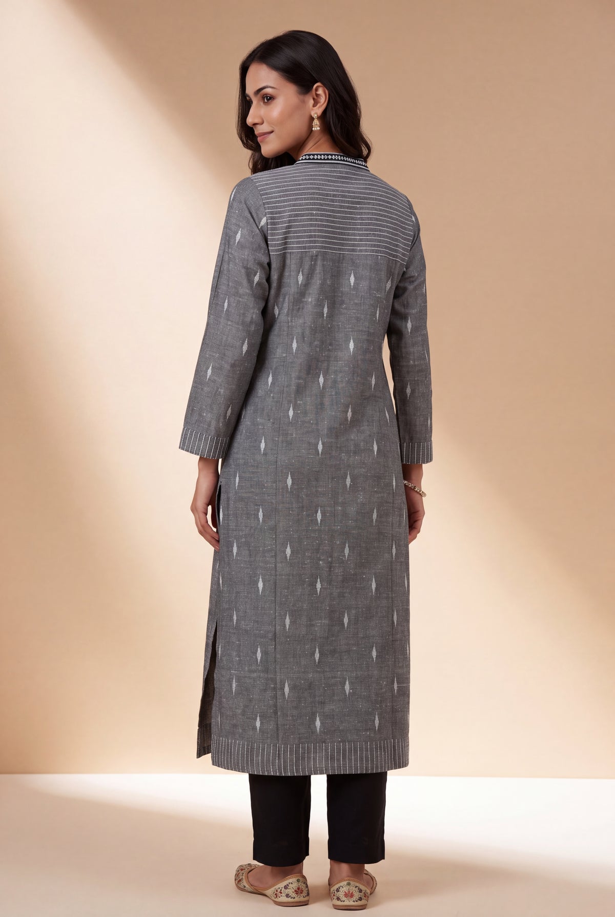 Cloudy Grey Cotton Megha Rekhā Kurti