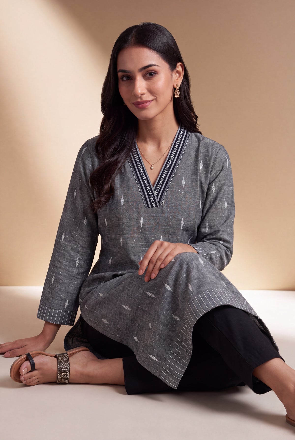 Cloudy Grey Cotton Megha Rekhā Kurti