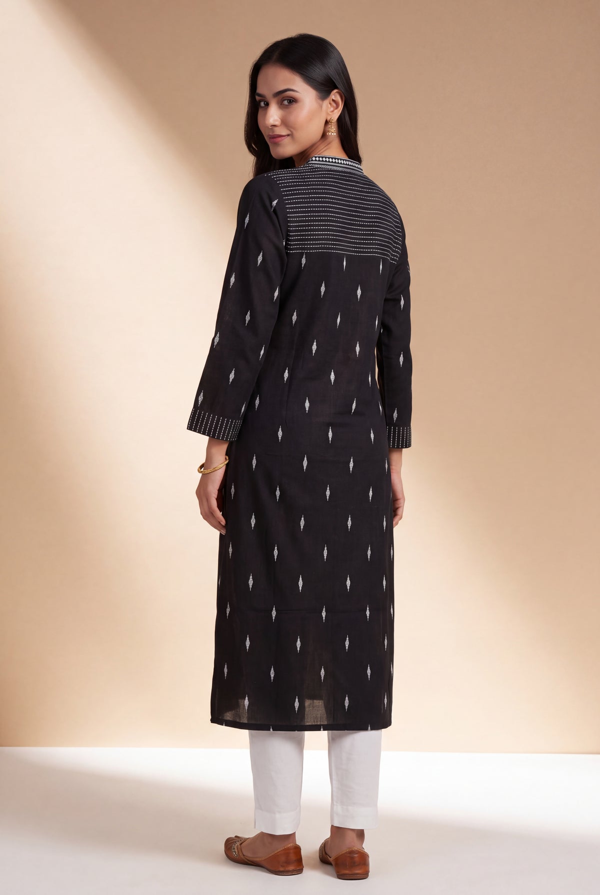 Black Cotton Megha Rekhā Kurti