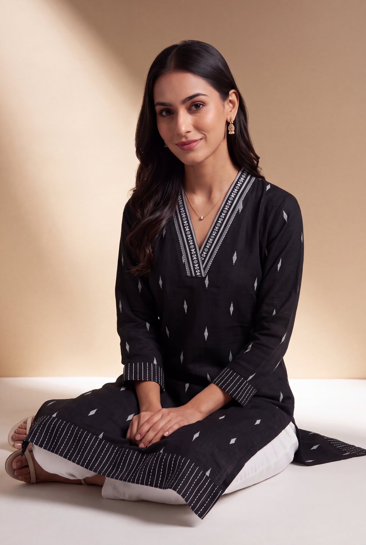 Black Cotton Megha Rekhā Kurti
