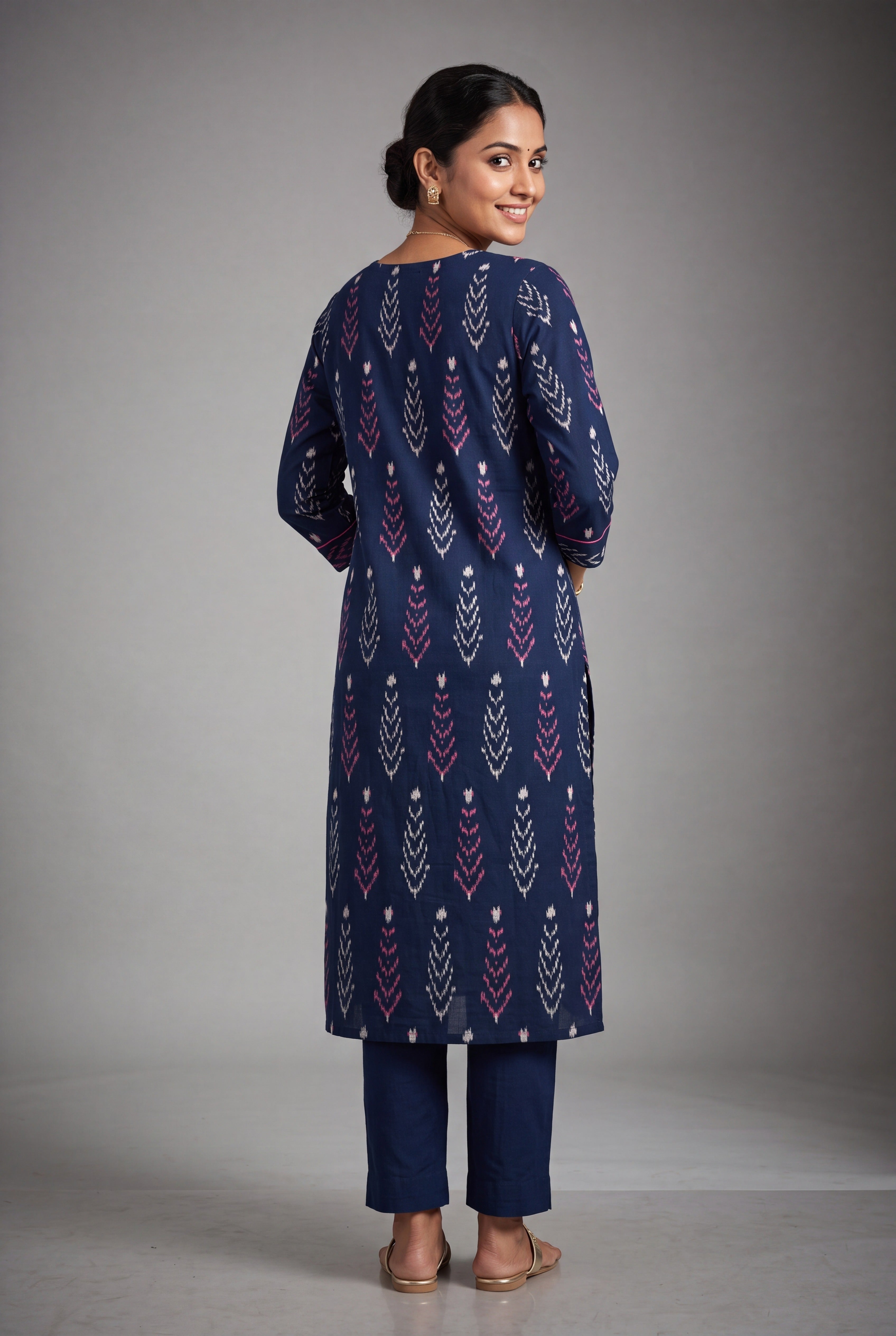 Midnight Blue Pallava Kurti with contrast Pink and White motifs