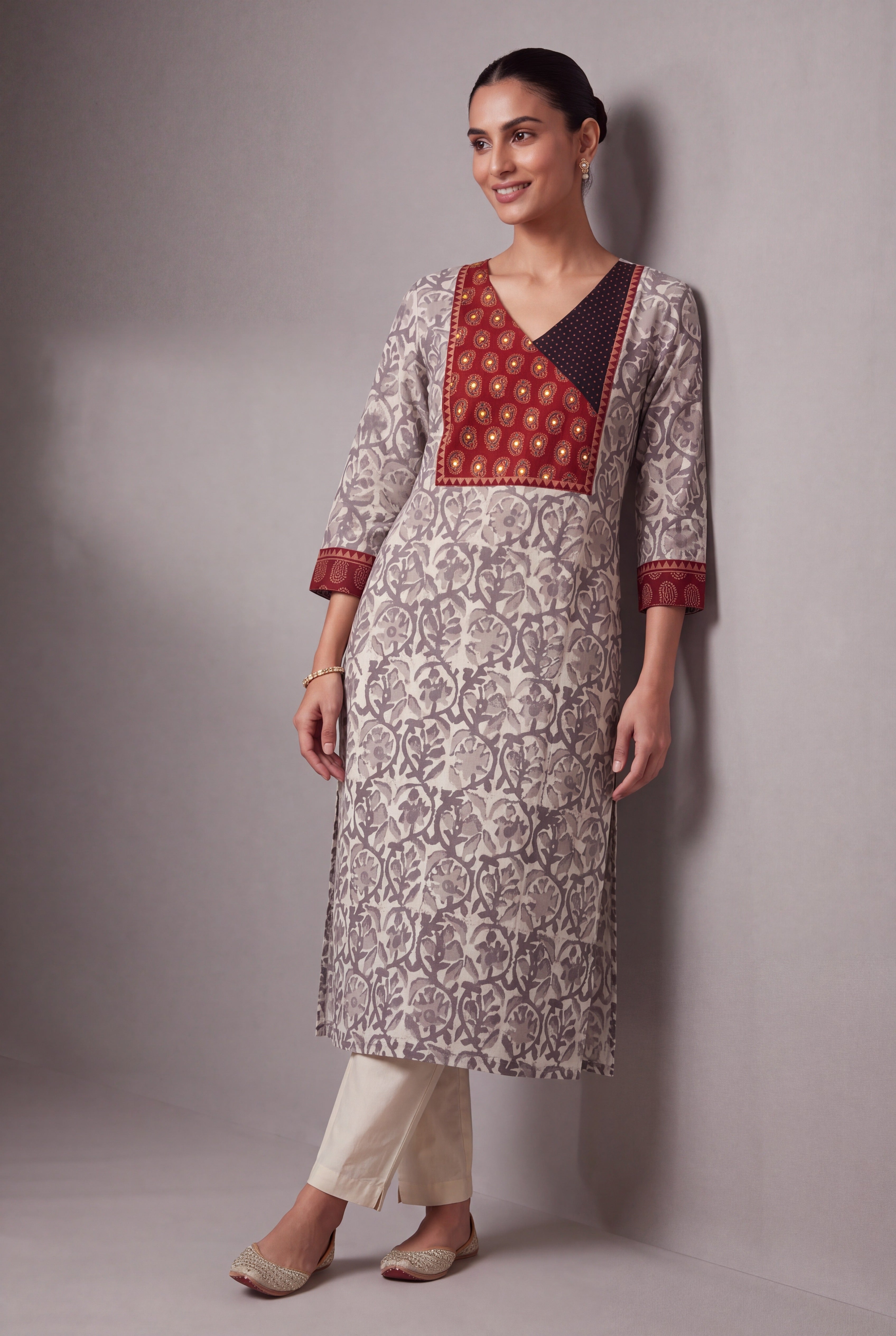 White Śilāmayī Kurti with Ajrakh Print and Floral body