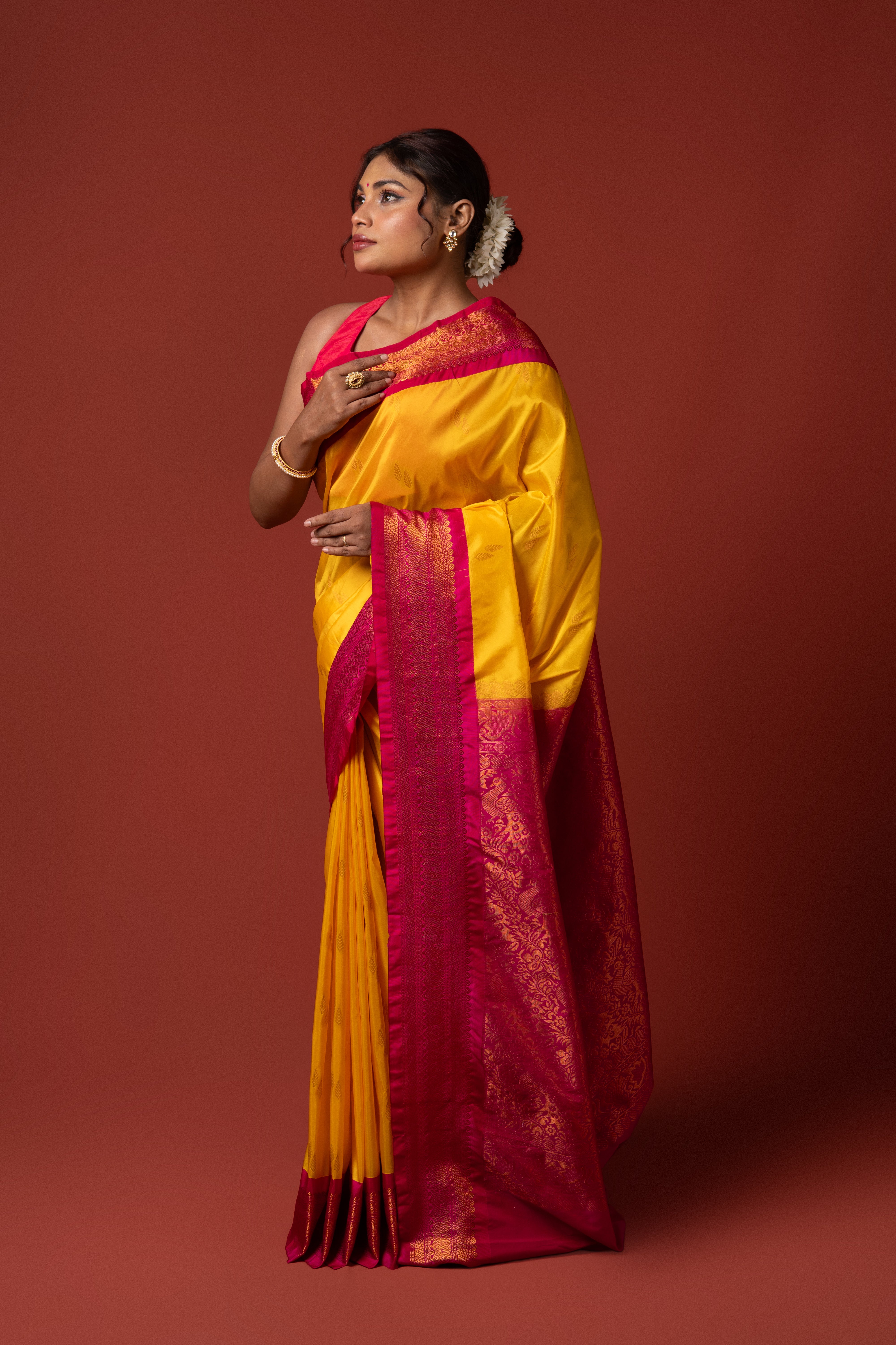 Yellow Apurva Silk Gadwal Saree