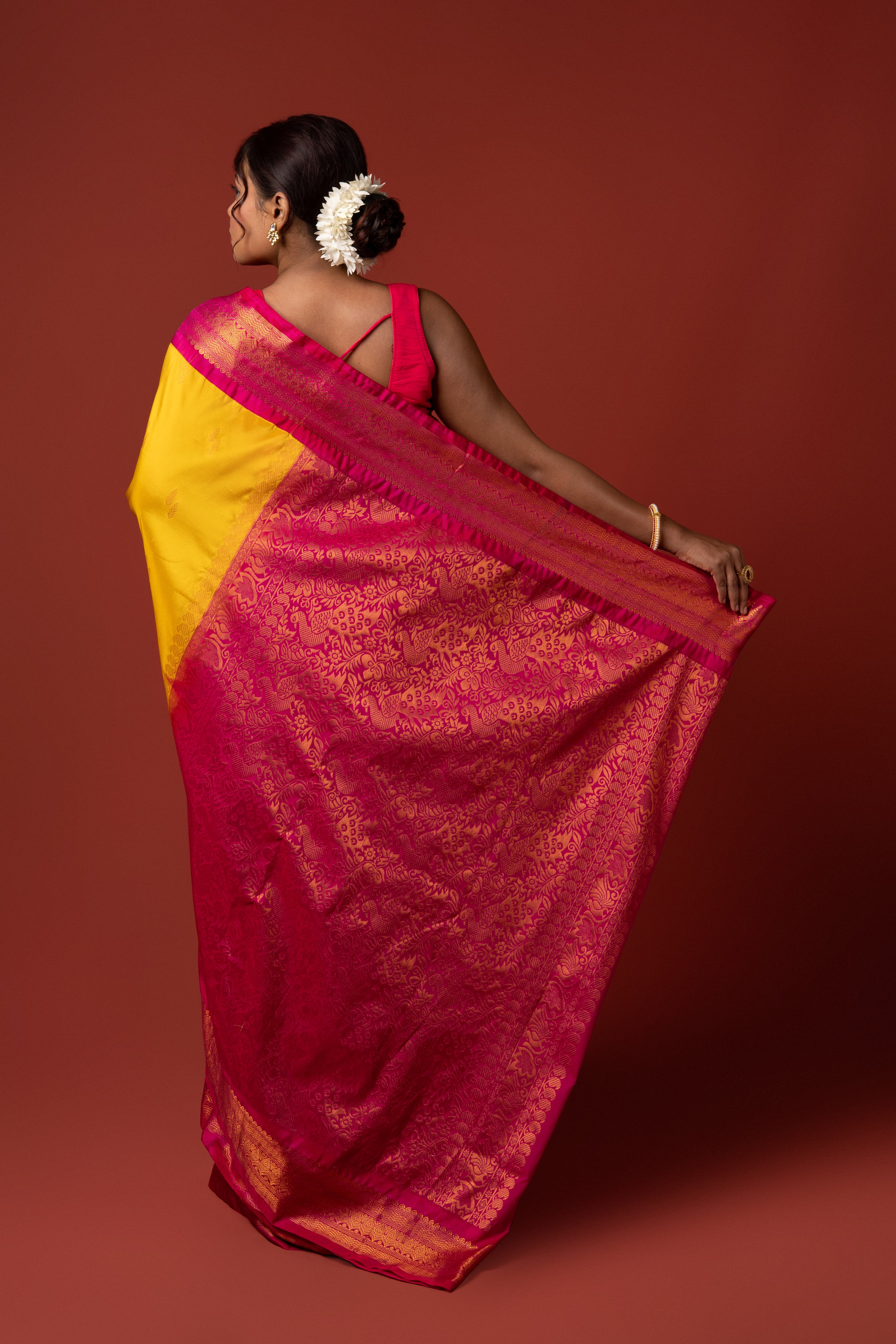Yellow Apurva Silk Gadwal Saree